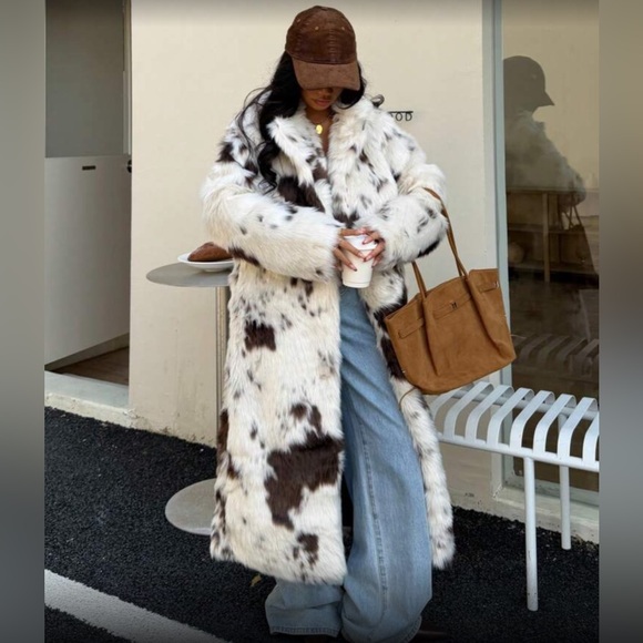 ✨NEW Stylish Black and White Faux Fur Coat - Picture 2 of 8